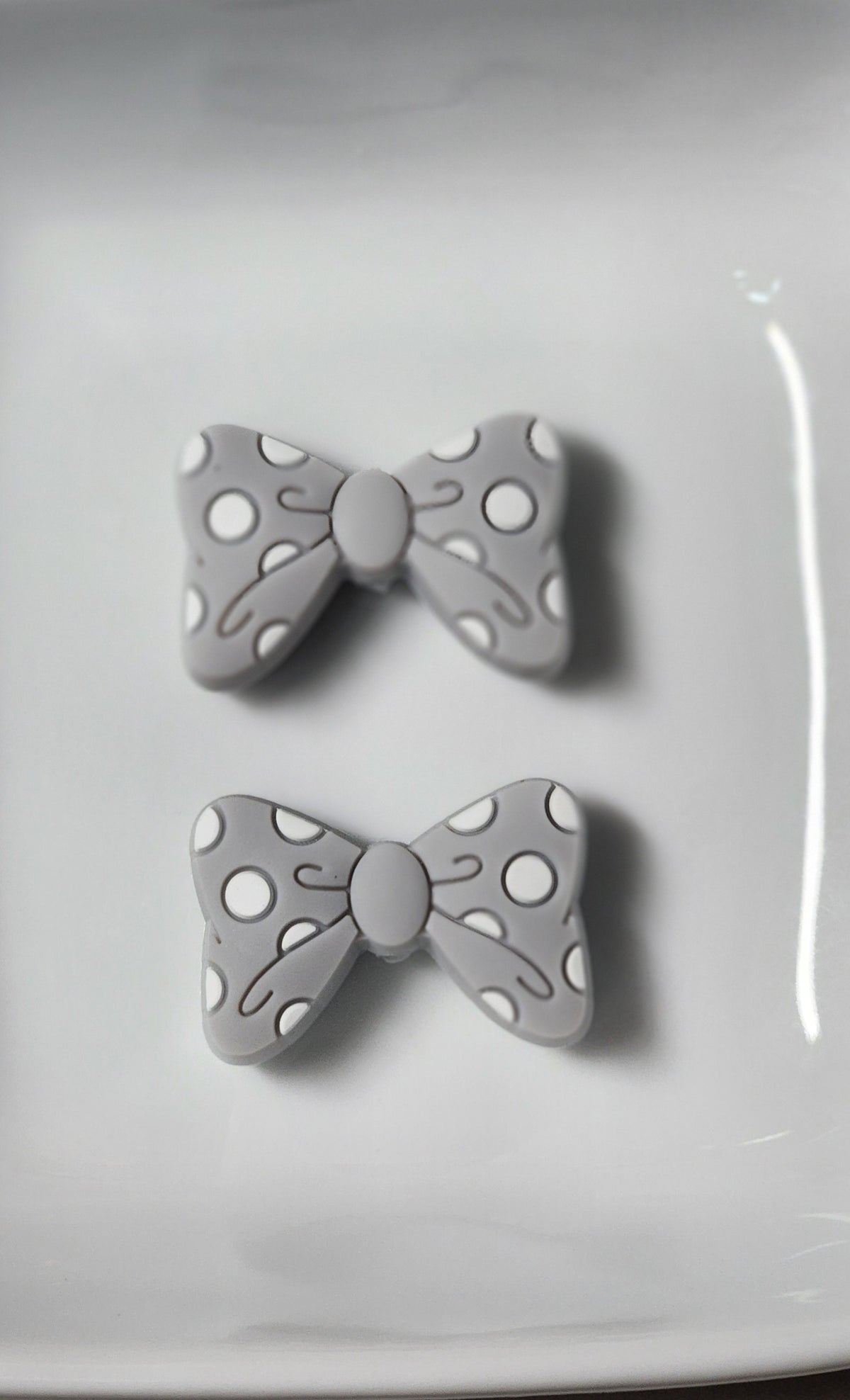 Bow Silicone focal beads